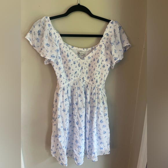 Hollister Pants - Hollister-Floral White and Blue skort size small